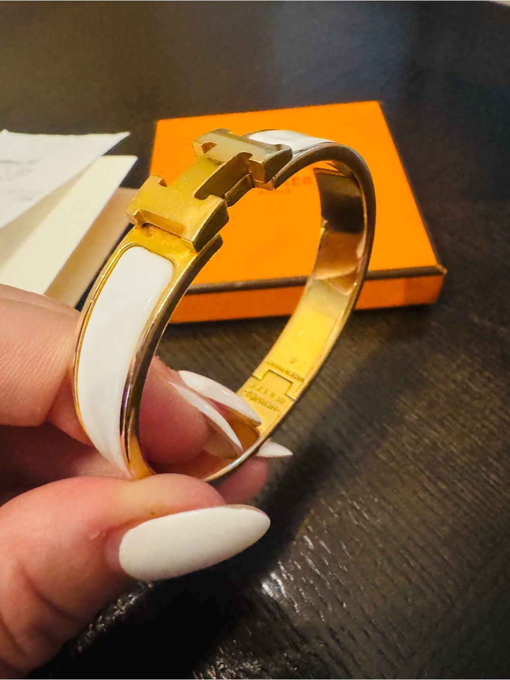 Authentic Hermès Clic H Enamel PM Bracelet in White and Yellow Gold with Receipt - Picture 4 of 14